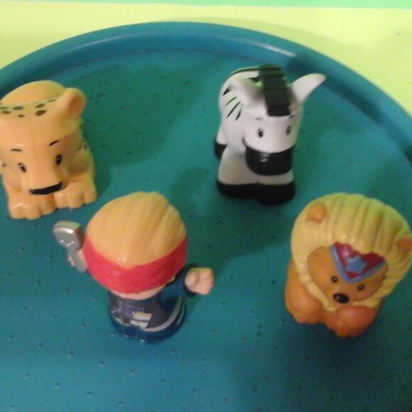 Little people bundle zebra lion Cheetah & cook - Picture 2 of 6